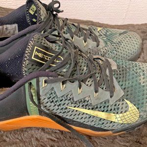 Camo/black/gum Nike Metcon 6's men's 11